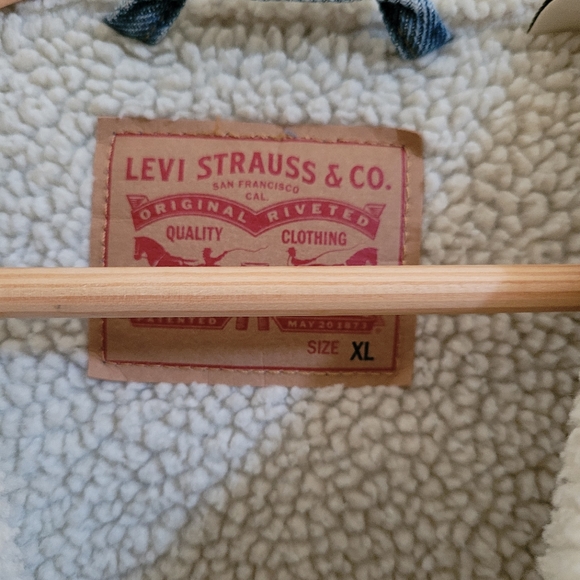 Levi's Sherpa Lined Denim Trucker Jacket - XL - Picture 3 of 4
